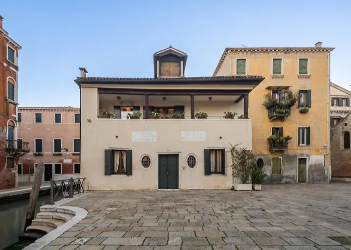 Garden Mansion With Private Mooring R&R